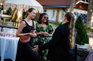 Women chatting 